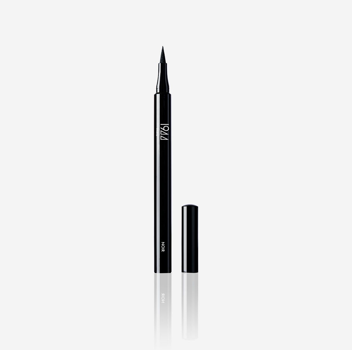 DELINEADOR DE OJOS - LA PLUME EYELINER